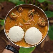 Idly with chicken curry
