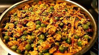 Egg and peas fry